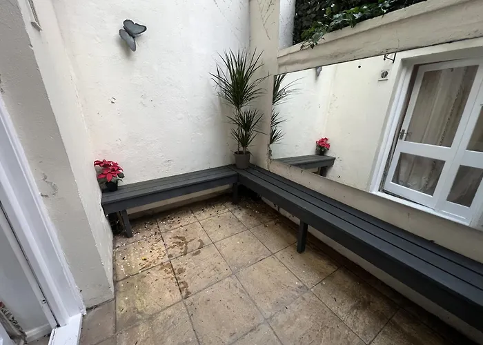Stylish Entire Apartment With Private Garden In Camden, Central London