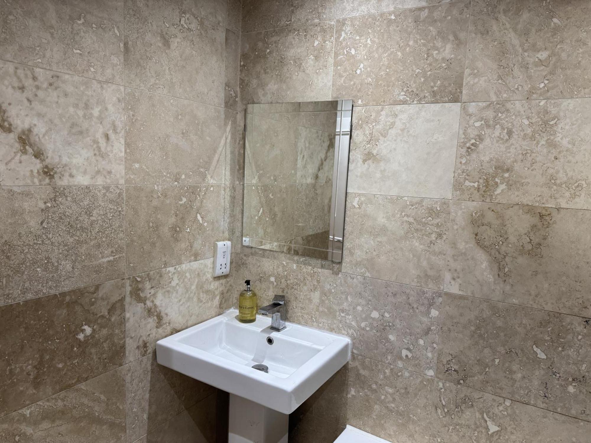 Stylish Entire With Private Garden In Camden, Appartamento *